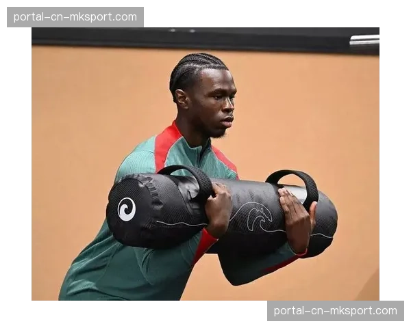 摩纳哥体育总监谈夏窗引援方向:将更注重球员的跑动与压迫能力数据 摩纳哥体育总监谈夏窗引援方向:将更注重球员的跑动与压迫能力数据